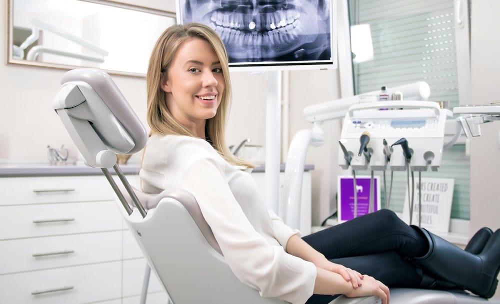 Advantages and disadvantages of cosmetic dental treatment